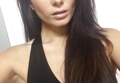 نوجوان آماتور جدیدترین فیلمهای سکسی 2018 جاو ناتسو لبخند می زند به عنوان کودک Fati Face Cutie